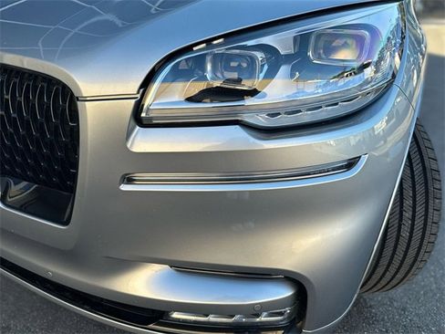 Used 2023 Lincoln Aviator Reserve w/ Equipment Group 201A image 9