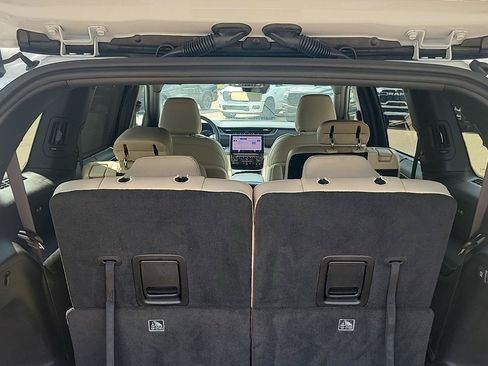 Certified 2025 Jeep Grand Cherokee L Limited w/ Luxury Tech Group II AWD/4WD image 21