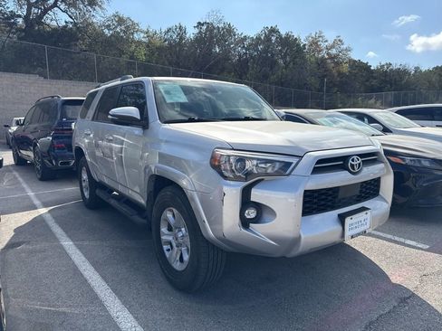 Used 2022 Toyota 4Runner SR5 Premium w/ Moonroof Package image 2