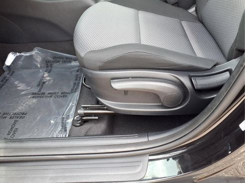 Used 2025 Kia Soul LX w/ LX Technology Package FWD image 20
