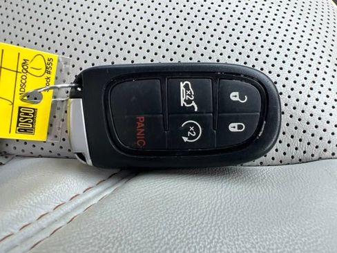 Used 2019 Jeep Cherokee Limited AWD/4WD image 40