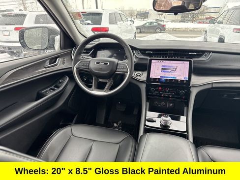 Used 2023 Jeep Grand Cherokee Limited w/ Black Appearance Package image 11