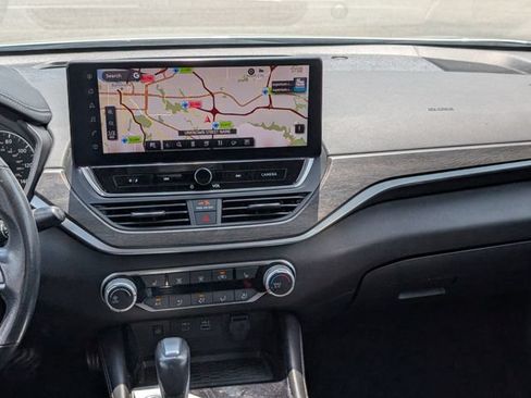 Used 2023 Nissan Altima 2.5 SV w/ SV Premium Package FWD image 17