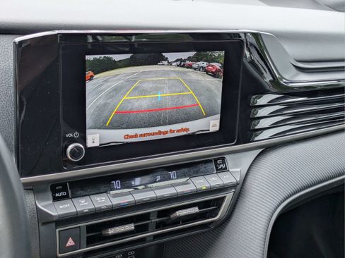 Used 2025 Toyota Camry SE FWD image 17