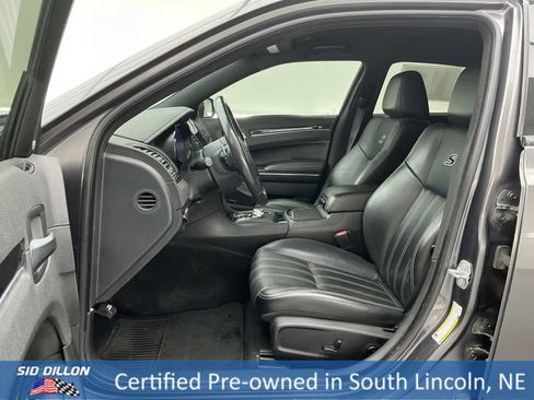 Used 2018 Chrysler 300 S image 17