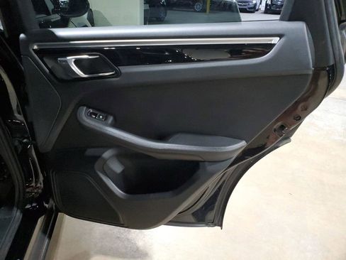Used 2018 Porsche Macan image 24