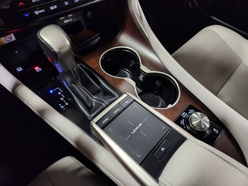 Used 2022 Lexus RX 350 w/ Premium Package image 40