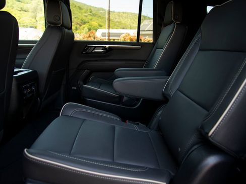 New 2025 Chevrolet Suburban Premier AWD/4WD image 12