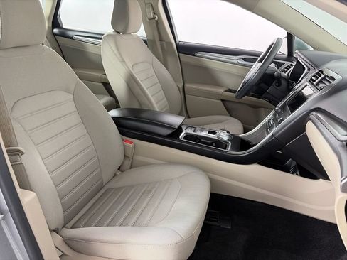 Used 2020 Ford Fusion SE FWD image 31