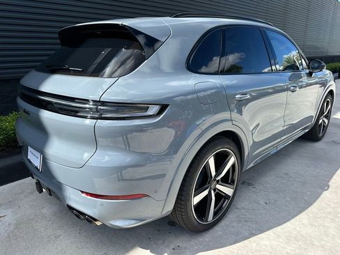Certified 2025 Porsche Cayenne Turbo AWD/4WD image 10