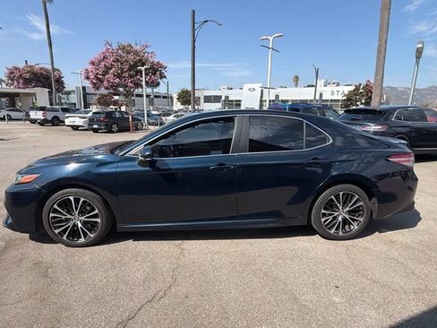 Used 2019 Toyota Camry SE FWD image 4