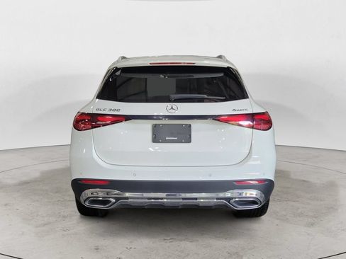 Used 2025 Mercedes-Benz GLC 300 4MATIC image 4