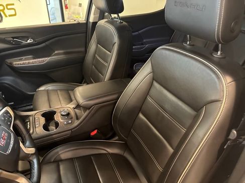 Used 2023 GMC Acadia Denali image 14