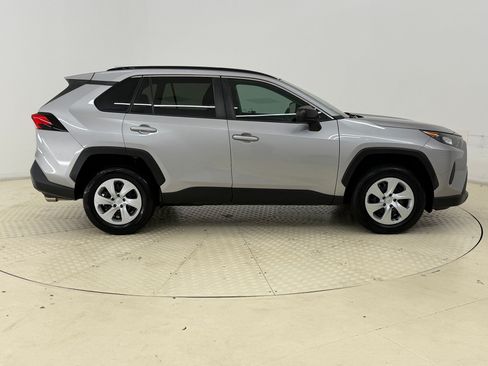 Used 2020 Toyota RAV4 LE FWD image 8