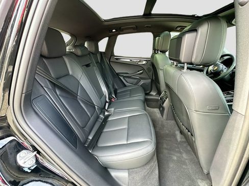 Certified 2026 Porsche Macan AWD/4WD image 29