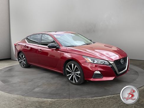 Used 2021 Nissan Altima 2.5 SR w/ SR Premium Package FWD image 1