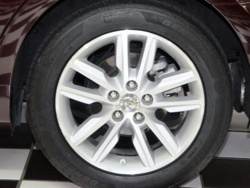 Used 2015 Toyota Avalon XLE FWD image 13