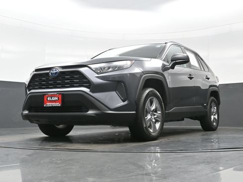 Used 2022 Toyota RAV4 LE AWD/4WD image 26