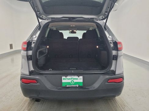 Used 2017 Jeep Cherokee Latitude FWD image 29