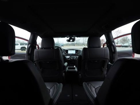 New 2026 Chrysler Pacifica Select image 22