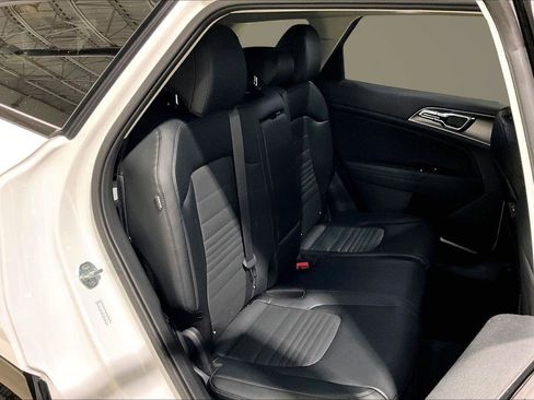 Used 2025 Kia Sportage SX image 28