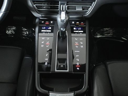 Used 2023 Porsche Macan Turbo AWD/4WD image 24