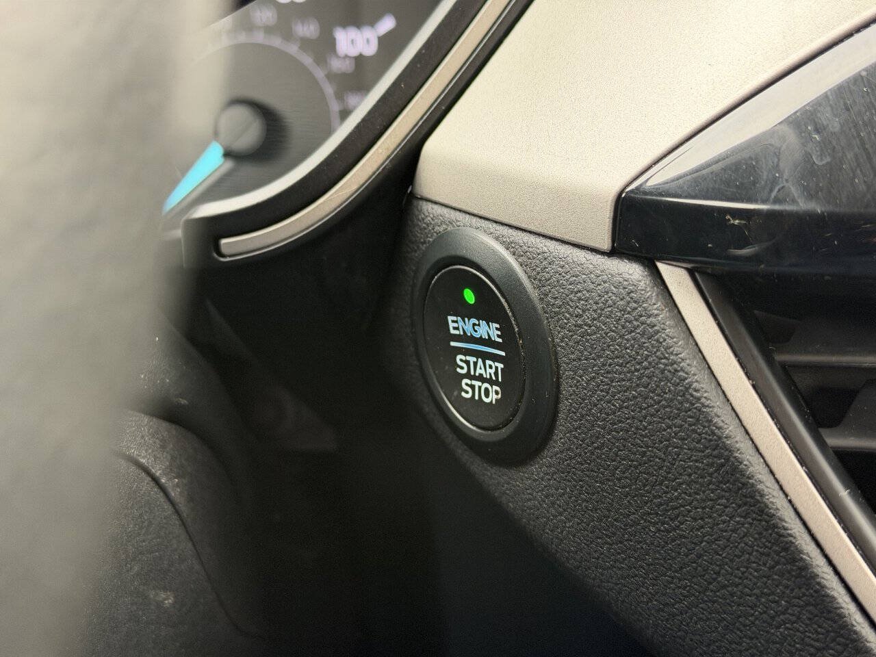 Used 2020 Ford Escape SE AWD/4WD image 25