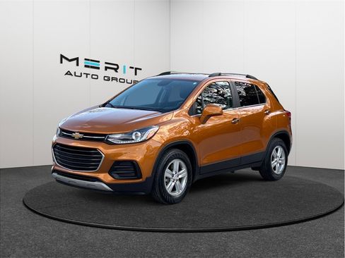 Used 2017 Chevrolet Trax LT w/ LT Convenience Package image 4