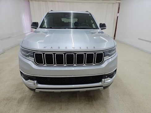 Used 2024 Jeep Wagoneer L Series II w/ Flexible Seating Group AWD/4WD image 15