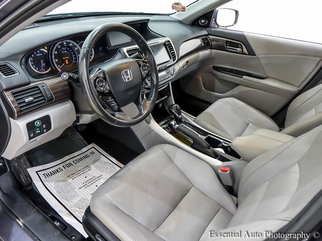 Used 2017 Honda Accord Touring image 14