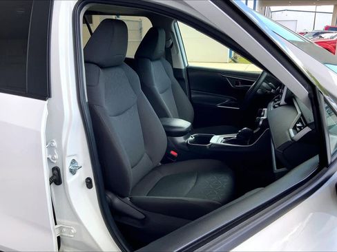 Used 2024 Toyota RAV4 XLE w/ Convenience Package FWD image 10