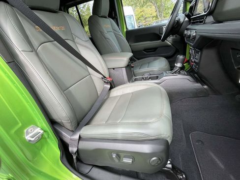 New 2025 Jeep Gladiator Mojave image 32