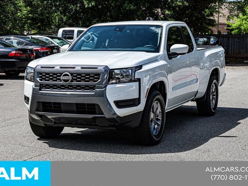 Used 2025 Nissan Frontier SV RWD image 3