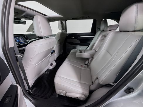 Used 2019 Toyota Highlander XLE w/ Protection Package #3 AWD/4WD image 23