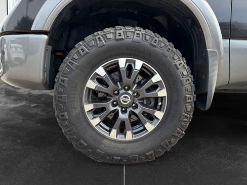 Used 2018 Nissan Titan PRO-4X w/ Pro-4x Convenience Package AWD/4WD image 9