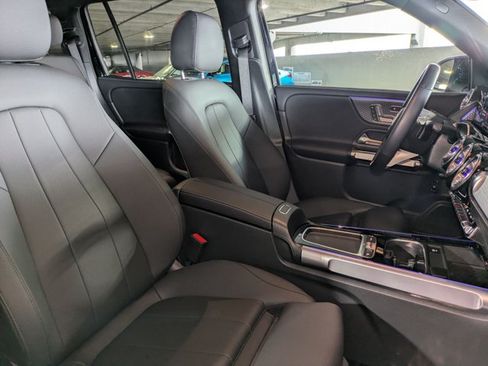 Used 2025 Mercedes-Benz GLB 250 image 22