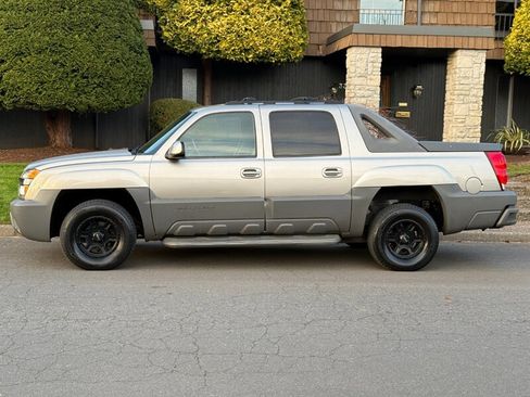 Used 2002 Chevrolet Avalanche 1500 4dr 1500 w/ Off-Road Suspension Pkg image 2