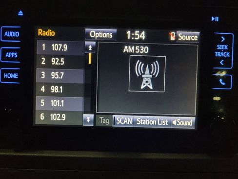 Used 2017 Toyota Sienna XLE image 25