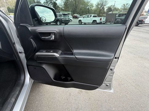 Used 2019 Toyota Tacoma Limited image 18