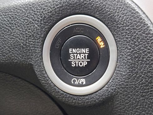 Used 2019 Chrysler 300 Limited image 22