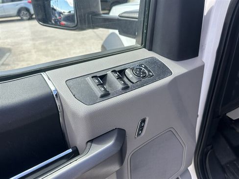 Used 2017 Ford F550 4x4 SuperCab Super Duty w/ XLT Value Package image 53