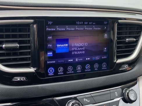 Used 2017 Chrysler Pacifica Touring-L image 15