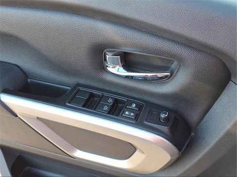 Used 2018 Nissan Titan PRO-4X image 21