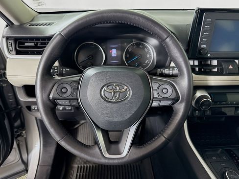 Used 2021 Toyota RAV4 XLE w/ Convenience Package image 12
