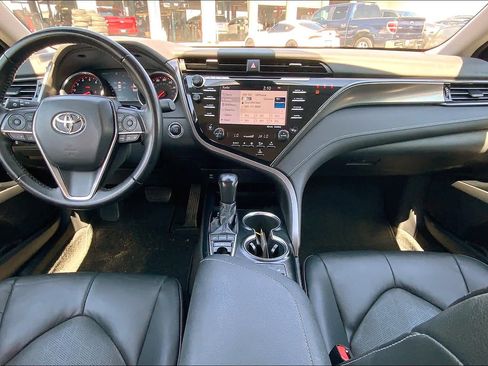 Used 2019 Toyota Camry XSE FWD image 16