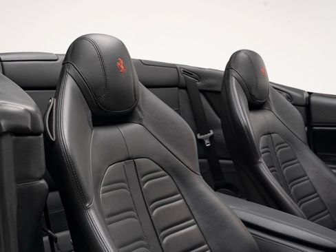 Used 2016 Ferrari California T RWD image 41