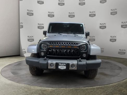 Used 2016 Jeep Wrangler Unlimited Sahara image 8