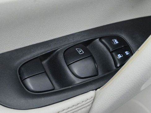 Used 2017 Nissan Rogue Sport SV FWD image 12