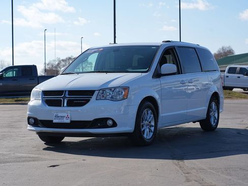 Used 2020 Dodge Grand Caravan SXT w/ Rear Park Assist Package FWD image 7