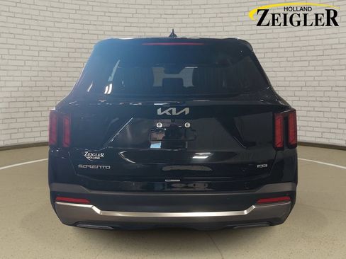 Used 2024 Kia Sorento S AWD/4WD image 6